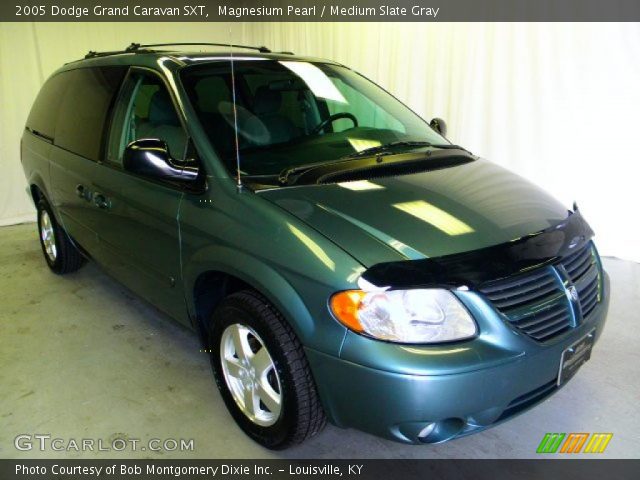 2005 Dodge Grand Caravan SXT in Magnesium Pearl