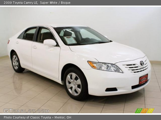 2009 Toyota Camry LE in Super White