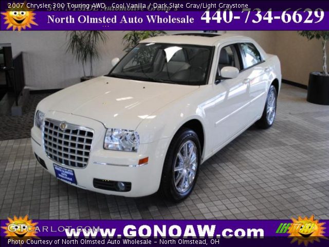 2007 Chrysler 300 Touring AWD in Cool Vanilla