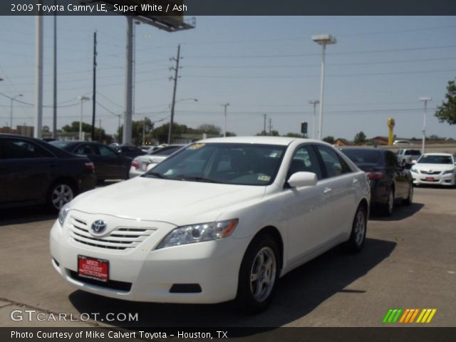 2009 Toyota Camry LE in Super White