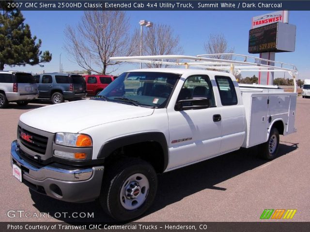 2007 GMC Sierra 2500HD Classic Extended Cab 4x4 Utility Truck in Summit White