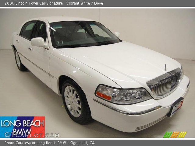 2006 Lincoln Town Car Signature in Vibrant White