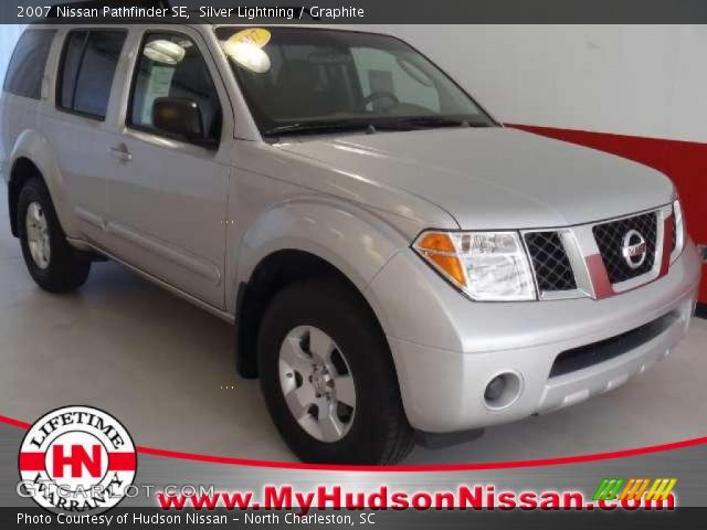 2007 Nissan Pathfinder SE in Silver Lightning
