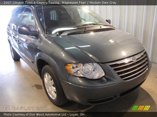 2007 Chrysler Town & Country Touring in Magnesium Pearl