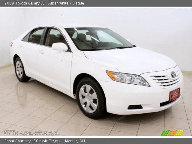 2009 Toyota Camry LE in Super White