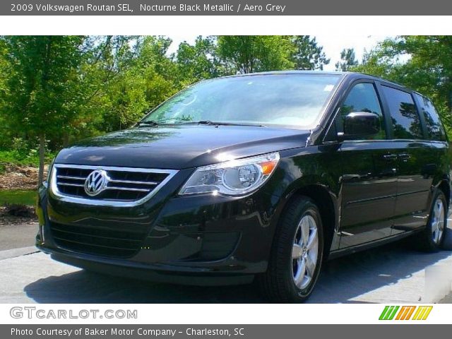 2009 Volkswagen Routan SEL in Nocturne Black Metallic