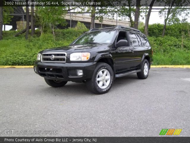 2002 Nissan Pathfinder SE 4x4 in Super Black