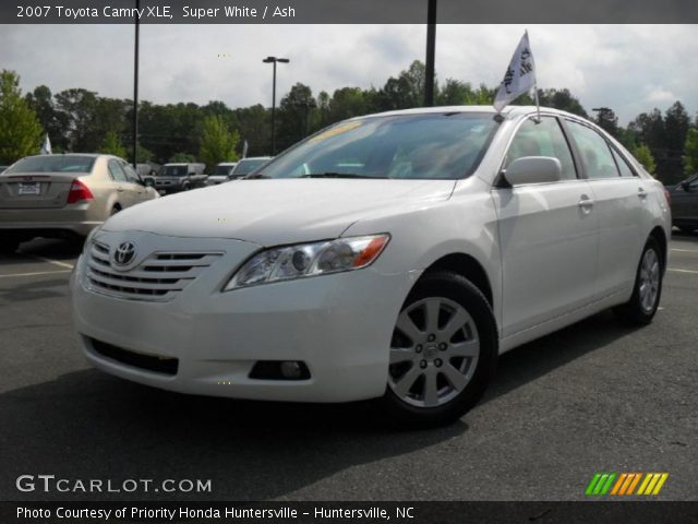 2007 Toyota Camry XLE in Super White