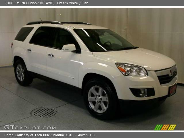 2008 Saturn Outlook XR AWD in Cream White