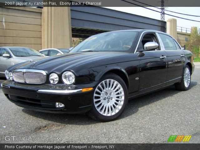 2007 Jaguar XJ Vanden Plas in Ebony Black