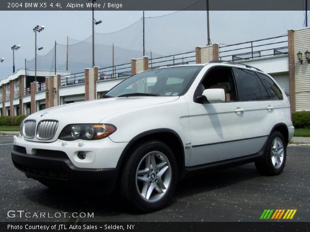 2004 BMW X5 4.4i in Alpine White