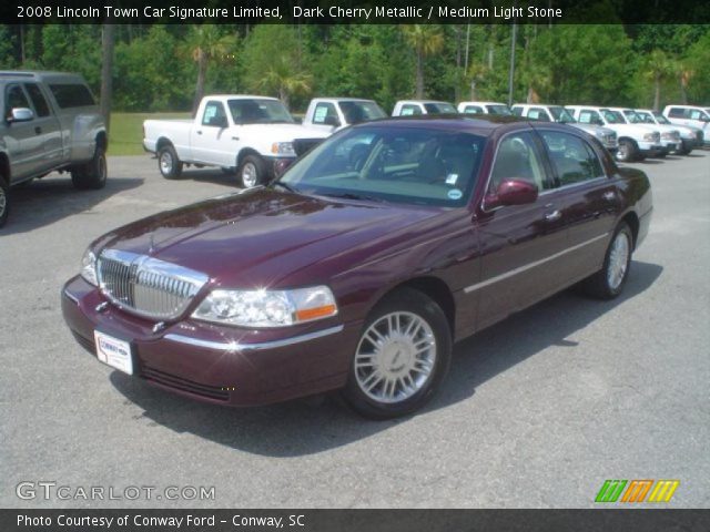 2008 Lincoln Town Car Signature Limited in Dark Cherry Metallic