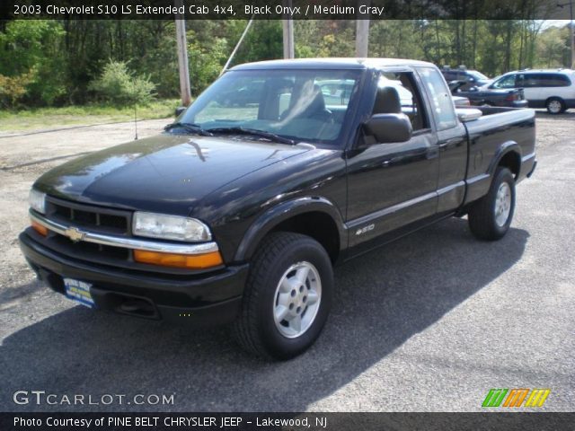 2003 Chevrolet S10 LS Extended Cab 4x4 in Black Onyx
