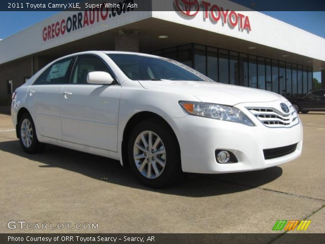 2011 Toyota Camry XLE in Super White