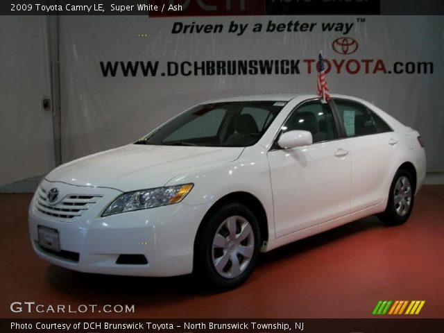 2009 Toyota Camry LE in Super White