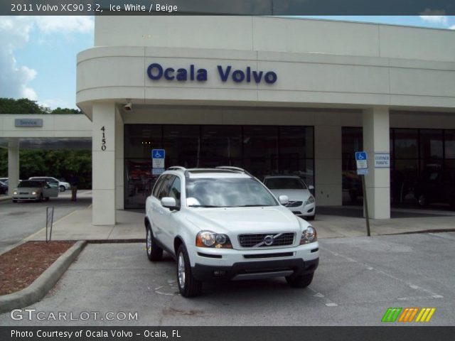 2011 Volvo XC90 3.2 in Ice White