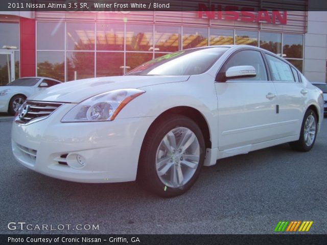 2011 Nissan Altima 3.5 SR in Winter Frost White