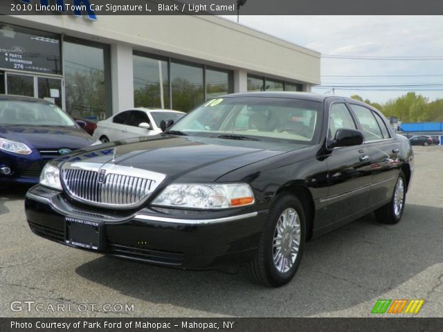 2010 Lincoln Town Car Signature L in Black