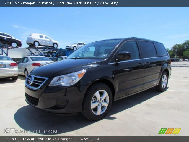 2011 Volkswagen Routan SE in Nocturne Black Metallic