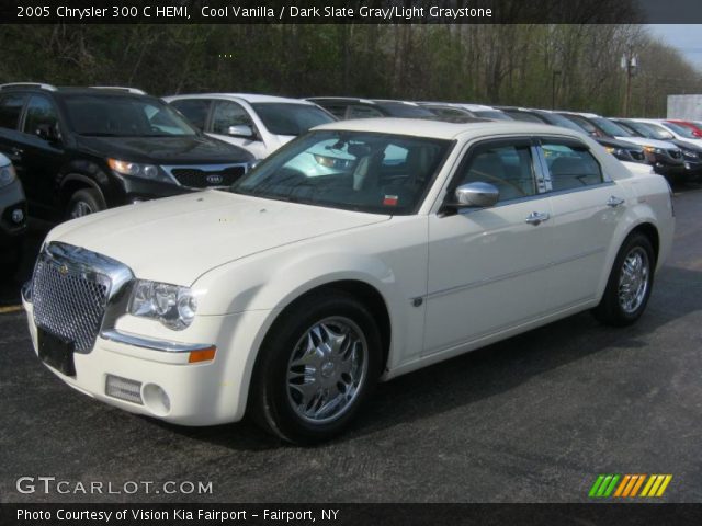 2005 Chrysler 300 C HEMI in Cool Vanilla