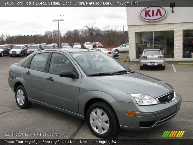 2006 Ford Focus ZX4 SE Sedan in Light Tundra Metallic