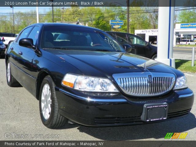 2010 Lincoln Town Car Signature Limited in Black