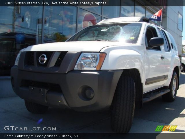 2005 Nissan Xterra S 4x4 in Avalanche White