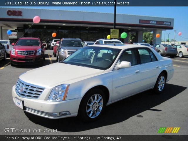 2011 Cadillac DTS Luxury in White Diamond Tricoat