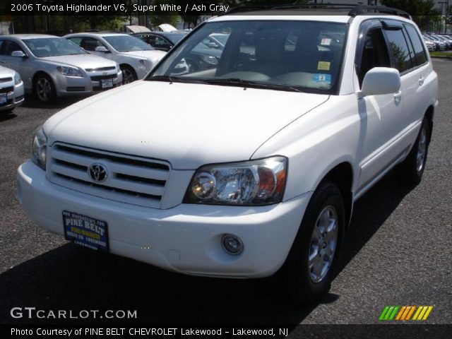 2006 Toyota Highlander V6 in Super White
