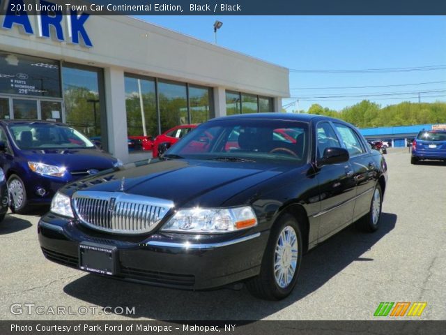2010 Lincoln Town Car Continental Edition in Black