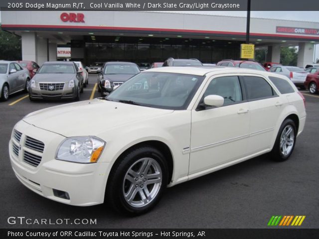 2005 Dodge Magnum R/T in Cool Vanilla White