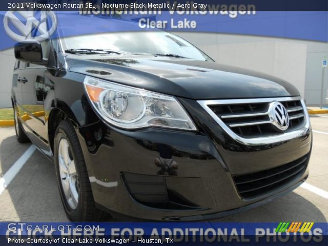 2011 Volkswagen Routan SEL in Nocturne Black Metallic