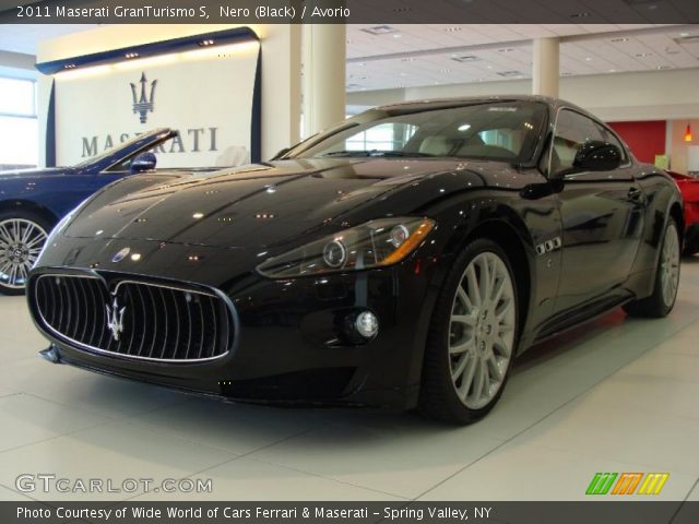 2011 Maserati GranTurismo S in Nero (Black)