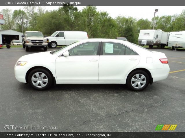 2007 Toyota Camry LE in Super White