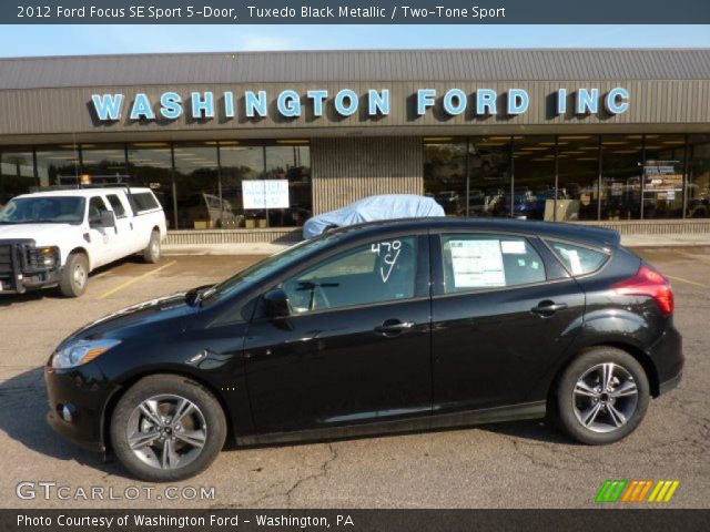 2012 Ford Focus SE Sport 5-Door in Tuxedo Black Metallic