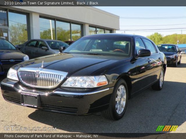 2010 Lincoln Town Car Signature Limited in Black