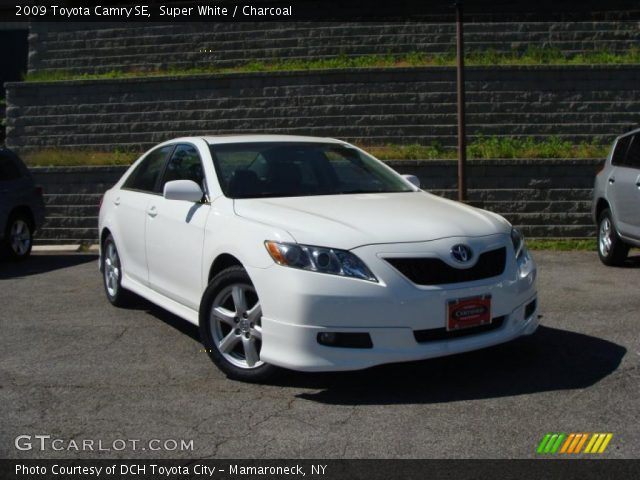 2009 Toyota Camry SE in Super White