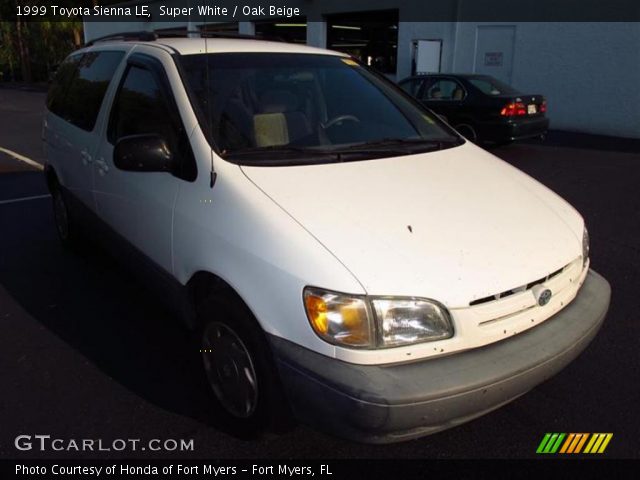 1999 Toyota Sienna LE in Super White