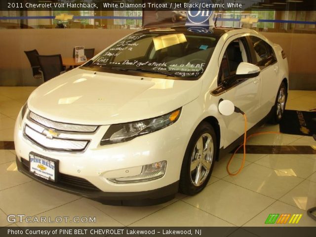 2011 Chevrolet Volt Hatchback in White Diamond Tricoat