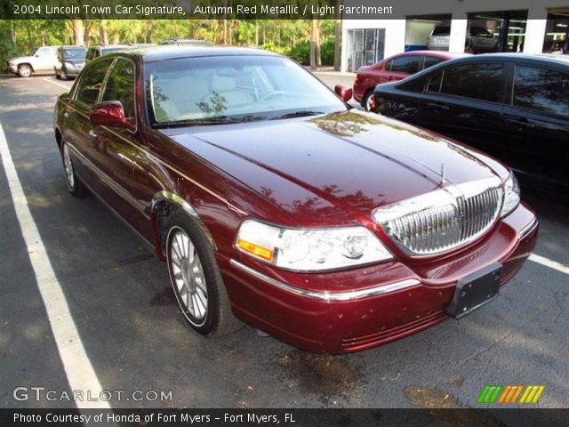 2004 Lincoln Town Car Signature in Autumn Red Metallic