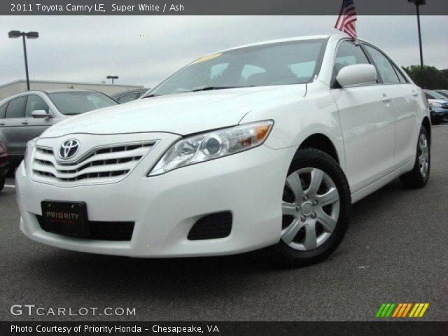 2011 Toyota Camry LE in Super White