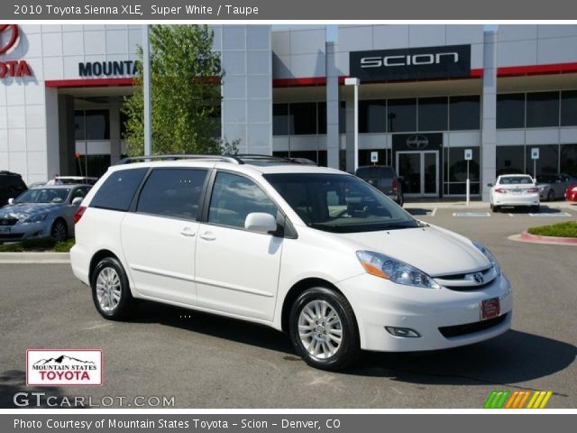 2010 Toyota Sienna XLE in Super White