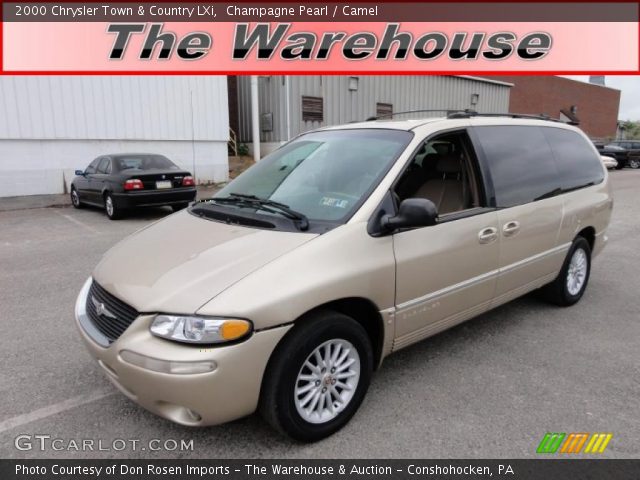 2000 Chrysler Town & Country LXi in Champagne Pearl