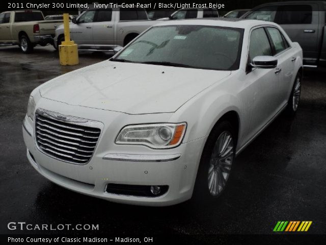 2011 Chrysler 300 Limited in Ivory Tri-Coat Pearl