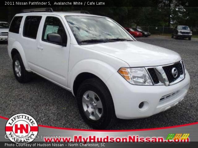2011 Nissan Pathfinder S in Avalanche White