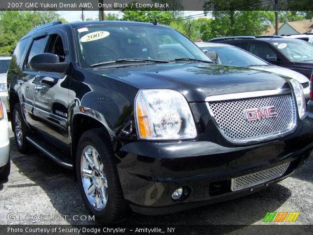 2007 GMC Yukon Denali AWD in Onyx Black