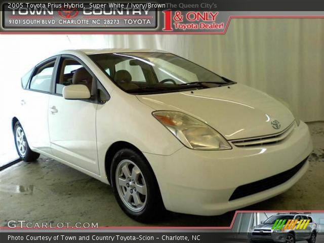 2005 Toyota Prius Hybrid in Super White