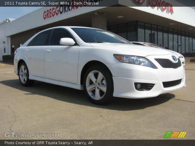 2011 Toyota Camry SE in Super White