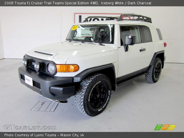 2008 Toyota FJ Cruiser Trail Teams Special Edition 4WD in Iceberg White