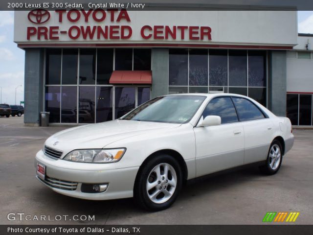 2000 Lexus ES 300 Sedan in Crystal White